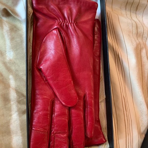 Burgundy women’s leather gloves - Picture 4 of 9